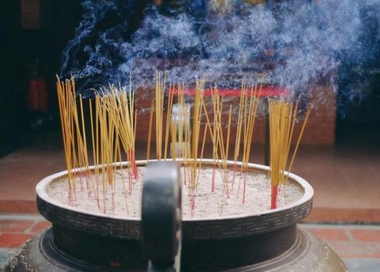自家院子里能燒高香嗎?2023過年燒高香有什么講究 自家院子里能燒高香嗎?2023過年燒高香有什么講究