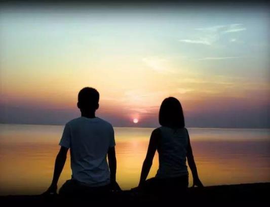 一個(gè)男人喜歡打聽你家的事說明什么?該不該和男朋友說自己的家事呢 一個(gè)男人喜歡打聽你家的事說明什么?該不該和男朋友說自己的家事呢