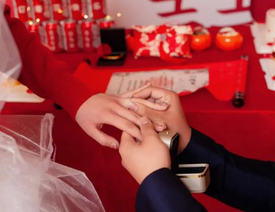 訂婚后兩三年結婚可以嗎?訂婚完要改口叫爸媽嗎 訂婚后兩三年結婚可以嗎?訂婚完要改口叫爸媽嗎