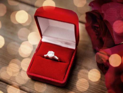 為什么訂婚結(jié)婚不隔年?訂婚完什么時候改口 為什么訂婚結(jié)婚不隔年?訂婚完什么時候改口