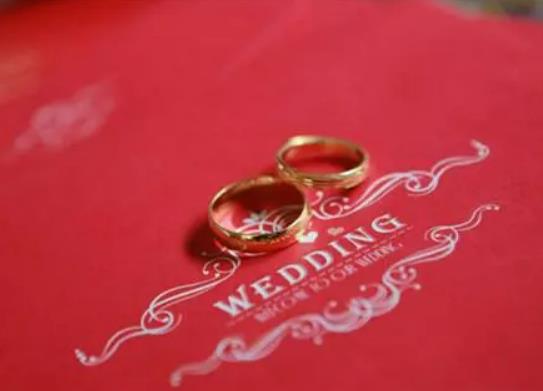 為什么訂婚結(jié)婚不隔年?訂婚完什么時候改口 為什么訂婚結(jié)婚不隔年?訂婚完什么時候改口