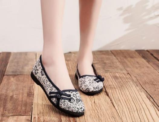 閏月鞋給多大年齡的人穿?閏月鞋能買拖鞋嗎 閏月鞋給多大年齡的人穿?閏月鞋能買拖鞋嗎