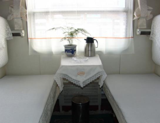 女孩自己坐火車硬臥需要注意什么?火車上鋪難受還是中鋪 女孩自己坐火車硬臥需要注意什么?火車上鋪難受還是中鋪