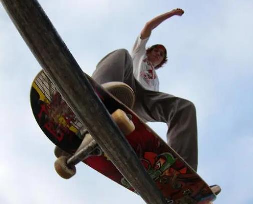 電動滑板容易學嗎?電動滑板初學者怎么選 電動滑板容易學嗎?電動滑板初學者怎么選