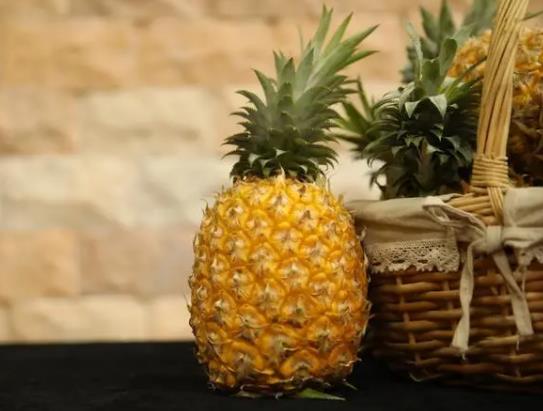 菠蘿里面像蟲卵一樣的東西是什么?菠蘿怎么區(qū)分糖心和腐爛 菠蘿里面像蟲卵一樣的東西是什么?菠蘿怎么區(qū)分糖心和腐爛