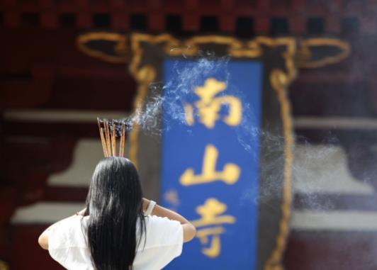 上午去寺廟好還是下午?寺廟上香怎么拜方向 上午去寺廟好還是下午?寺廟上香怎么拜方向