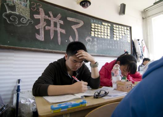 高考戴銀鐲子過得去安檢嗎?高考考場啥時候出來 高考戴銀鐲子過得去安檢嗎?高考考場啥時候出來