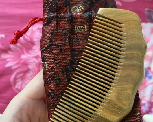 ̴ľ�����L�˰׽z��ô̎����̴ľ������ɫ�͜\ɫ�Ă���