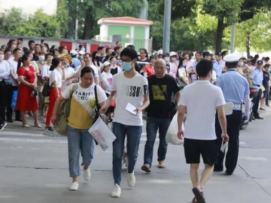 高考穿的鞋帶鐵圈能進(jìn)考場(chǎng)嗎?高考穿什么鞋子進(jìn)考場(chǎng) 高考穿的鞋帶鐵圈能進(jìn)考場(chǎng)嗎?高考穿什么鞋子進(jìn)考場(chǎng)