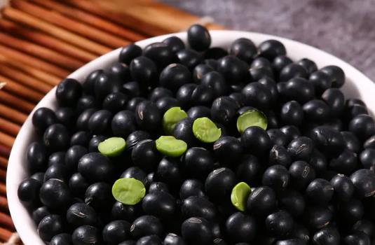 �ڶ��������ʆ᣿ʹ�L���ԳԺڶ��᣿