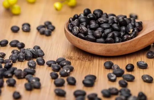 �ڶ��������ʆ᣿ʹ�L���ԳԺڶ��᣿