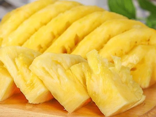 菠蘿一定要用鹽水泡了才能吃嗎?菠蘿用鹽水泡了一天一夜還能吃嗎 菠蘿一定要用鹽水泡了才能吃嗎?菠蘿用鹽水泡了一天一夜還能吃嗎