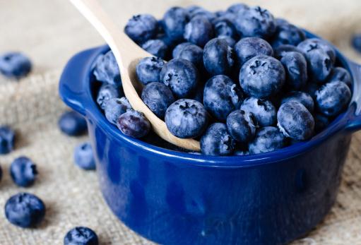 藍莓一次吃半盒還是一盒好?一天吃兩盒藍莓會怎么樣 藍莓一次吃半盒還是一盒好?一天吃兩盒藍莓會怎么樣