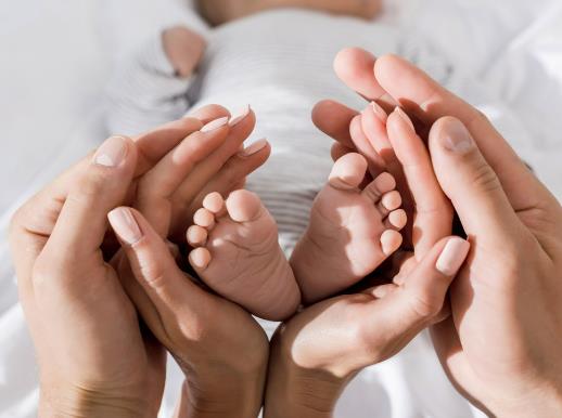 新生兒吃多少奶才合適?新生兒喝羊奶還是牛奶好 新生兒吃多少奶才合適?新生兒喝羊奶還是牛奶好