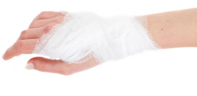 大面積摔傷破皮怎么處理 破皮的傷口怎么好得快 大面積摔傷破皮怎么處理 破皮的傷口怎么好得快