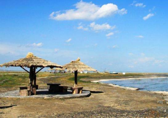 內蒙古十大必去景點,響沙灣沙漠美景吸引人、月亮湖湖水清澈見底 內蒙古十大必去景點,響沙灣沙漠美景吸引人、月亮湖湖水清澈見底