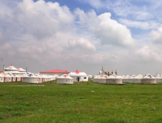 內蒙古十大必去景點,響沙灣沙漠美景吸引人、月亮湖湖水清澈見底 內蒙古十大必去景點,響沙灣沙漠美景吸引人、月亮湖湖水清澈見底