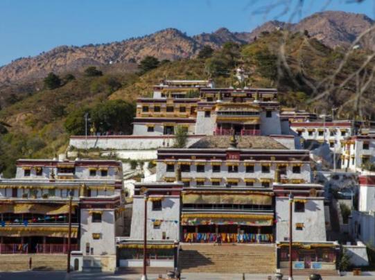 內蒙古十大必去景點,響沙灣沙漠美景吸引人、月亮湖湖水清澈見底 內蒙古十大必去景點,響沙灣沙漠美景吸引人、月亮湖湖水清澈見底