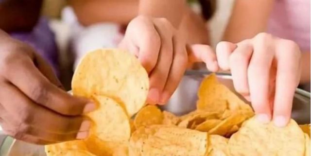 減肥可以吃薯片嗎 薯片一天吃多少合適 減肥可以吃薯片嗎 薯片一天吃多少合適