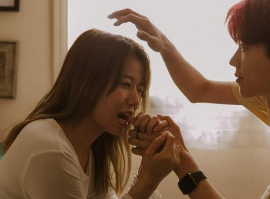 真的有人天生帶體香嗎?為什么男生喜歡蹭女生脖子 真的有人天生帶體香嗎?為什么男生喜歡蹭女生脖子