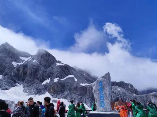 ��������ѩɽ����ϴ��᣿����ѩɽ�߷����؆�