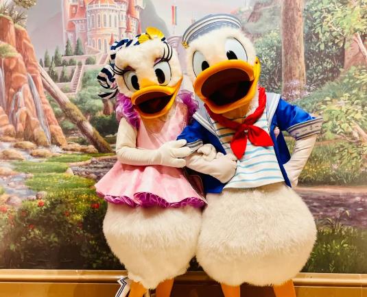 去迪士尼可以穿有米奇頭像的衣服嗎?去迪士尼可以穿拖鞋嗎 去迪士尼可以穿有米奇頭像的衣服嗎?去迪士尼可以穿拖鞋嗎