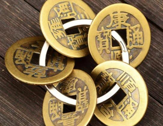 五帝錢(qián)掛廚房門(mén)口里面還是外面?掛五帝錢(qián)有什么禁忌 五帝錢(qián)掛廚房門(mén)口里面還是外面?掛五帝錢(qián)有什么禁忌