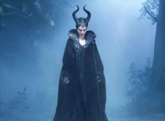 世界十大真人童話電影,愛(ài)麗絲夢(mèng)游仙境2、美女與野獸人氣很不錯(cuò) 世界十大真人童話電影,愛(ài)麗絲夢(mèng)游仙境2、美女與野獸人氣很不錯(cuò)