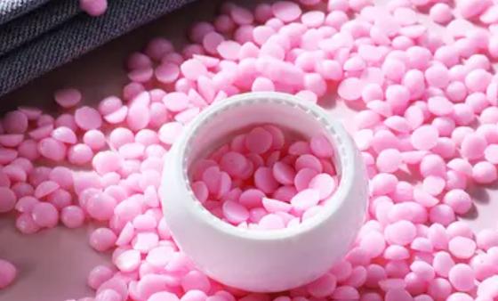 留香珠是和洗衣液一起放嗎?怎么判斷留香珠是否含有熒光劑 留香珠是和洗衣液一起放嗎?怎么判斷留香珠是否含有熒光劑