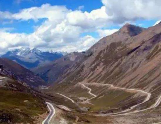 �Ї�ʮ��Pɽ��·������ɽ��·�؄��U������ڹ�·һ���˲�����