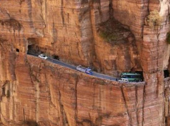 中國十大盤山公路,巴郎山公路地勢險峻、掛壁公路一般人不敢走 中國十大盤山公路,巴郎山公路地勢險峻、掛壁公路一般人不敢走