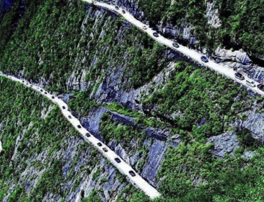 中國十大盤山公路,巴郎山公路地勢險峻、掛壁公路一般人不敢走 中國十大盤山公路,巴郎山公路地勢險峻、掛壁公路一般人不敢走