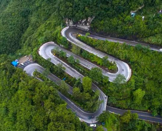 中國十大盤山公路,巴郎山公路地勢險峻、掛壁公路一般人不敢走 中國十大盤山公路,巴郎山公路地勢險峻、掛壁公路一般人不敢走