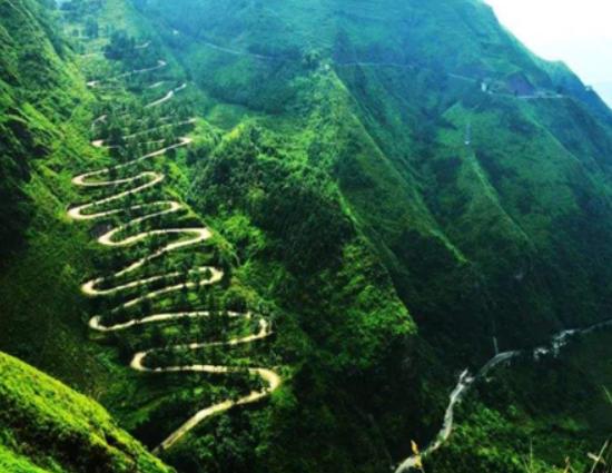 中國十大盤山公路,巴郎山公路地勢險峻、掛壁公路一般人不敢走 中國十大盤山公路,巴郎山公路地勢險峻、掛壁公路一般人不敢走