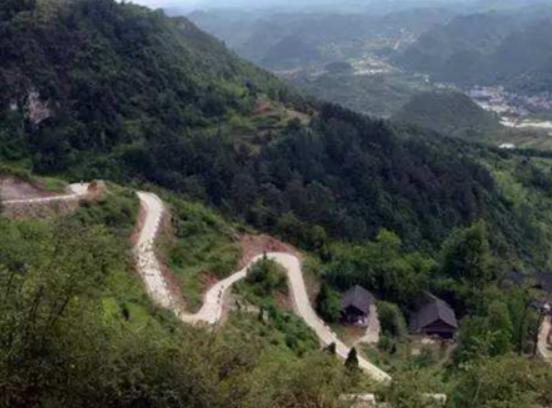 中國十大盤山公路,巴郎山公路地勢險峻、掛壁公路一般人不敢走 中國十大盤山公路,巴郎山公路地勢險峻、掛壁公路一般人不敢走