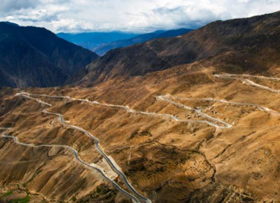 中國十大盤山公路,巴郎山公路地勢險峻、掛壁公路一般人不敢走 中國十大盤山公路,巴郎山公路地勢險峻、掛壁公路一般人不敢走