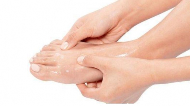 長期用醋泡腳的危害 白醋泡腳的正確方法放多少醋 長期用醋泡腳的危害 白醋泡腳的正確方法放多少醋