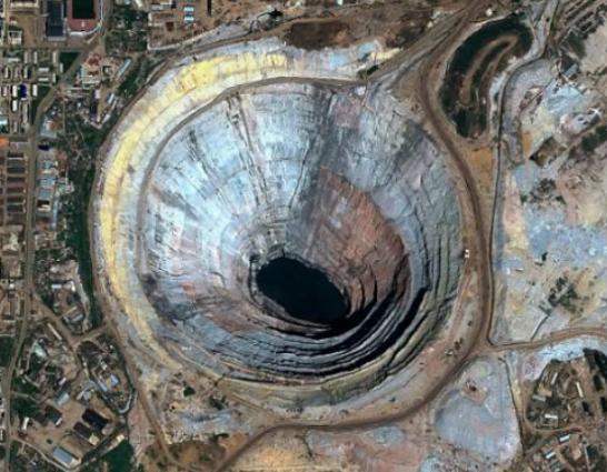 世界十大坑洞排名,天然氣坑洞號稱地獄之門、金伯利鉆石礦坑鉆石含量高 世界十大坑洞排名,天然氣坑洞號稱地獄之門、金伯利鉆石礦坑鉆石含量高