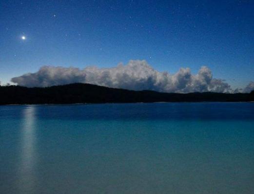 世界十大奇特的湖,赫利爾湖湖水顏色至今是謎、水母湖有百萬只水母 世界十大奇特的湖,赫利爾湖湖水顏色至今是謎、水母湖有百萬只水母