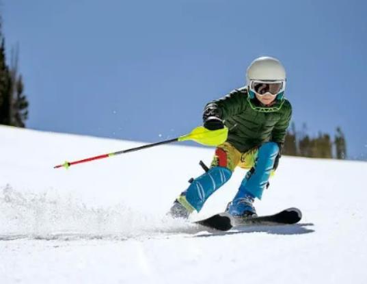 滑雪服里面可以穿毛衣嗎?滑雪服里面穿一件還是兩件好 滑雪服里面可以穿毛衣嗎?滑雪服里面穿一件還是兩件好