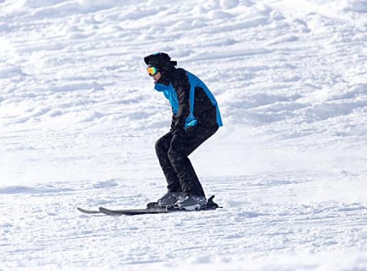 滑雪服里面可以穿衛衣嗎?滑雪服里面穿幾件衣服合適 滑雪服里面可以穿衛衣嗎?滑雪服里面穿幾件衣服合適