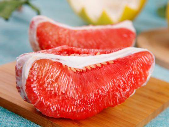 柚子皮可以放衣柜里嗎?柚子皮可以做菜吃嗎 柚子皮可以放衣柜里嗎?柚子皮可以做菜吃嗎