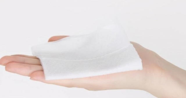 濕紙巾可以擦臉嗎 用紙巾擦臉是黃色的怎么回事 濕紙巾可以擦臉嗎 用紙巾擦臉是黃色的怎么回事