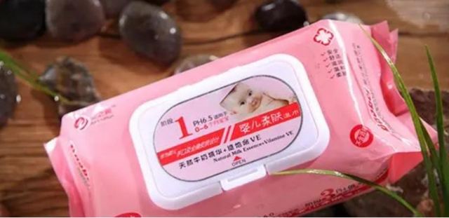 小孩長期用濕紙巾擦臉的危害 長期用濕巾擦臉對皮膚有影響嗎 小孩長期用濕紙巾擦臉的危害 長期用濕巾擦臉對皮膚有影響嗎