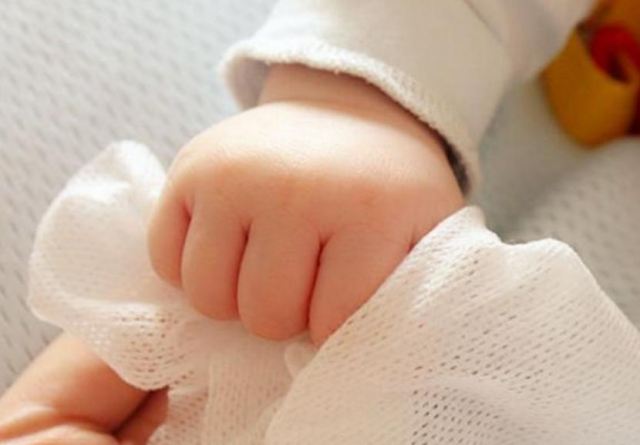 酒精濕巾可以擦臉嗎 點痣后為什么不可以用濕巾 酒精濕巾可以擦臉嗎 點痣后為什么不可以用濕巾