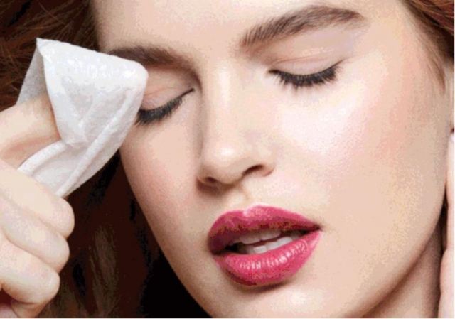 用濕巾擦臉有祛痘作用嗎 長(zhǎng)期用濕巾擦臉對(duì)皮膚好嗎 用濕巾擦臉有祛痘作用嗎 長(zhǎng)期用濕巾擦臉對(duì)皮膚好嗎