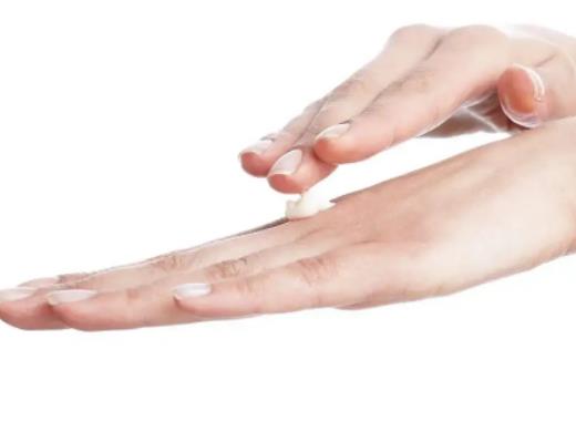 手指頭脫皮用什么藥膏效果好?手指縫脫皮是梅毒嗎 手指頭脫皮用什么藥膏效果好?手指縫脫皮是梅毒嗎