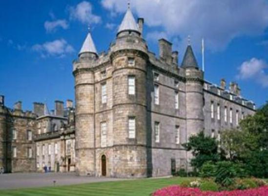 歐洲十大城堡排行榜,圣米歇爾山城堡像個小王國、薩爾斯堡讓人留戀 歐洲十大城堡排行榜,圣米歇爾山城堡像個小王國、薩爾斯堡讓人留戀