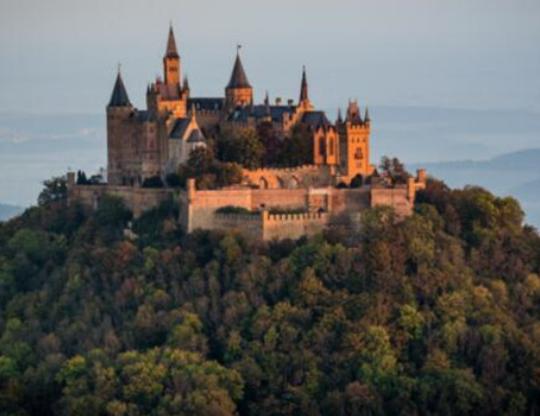 歐洲十大城堡排行榜,圣米歇爾山城堡像個小王國、薩爾斯堡讓人留戀 歐洲十大城堡排行榜,圣米歇爾山城堡像個小王國、薩爾斯堡讓人留戀