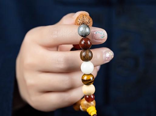 十八籽可以送異性朋友嗎?十八籽男的能戴嗎 十八籽可以送異性朋友嗎?十八籽男的能戴嗎